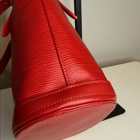 Louis Vuitton EPI Leather Petit Bucket PM Bag with Pouch - Picture 8 of 14